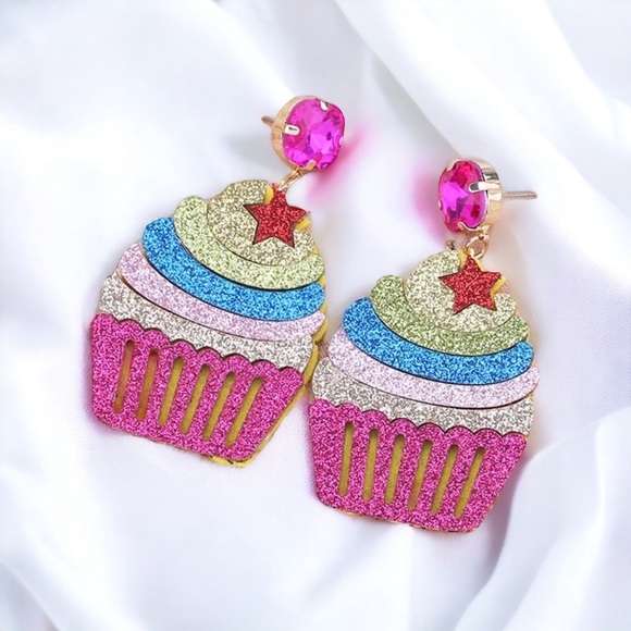 Whimsical Cupcake Dangle Earrings - Sweet Treats for Your Ears! 🧁 NWT Birthday - Picture 2 of 7